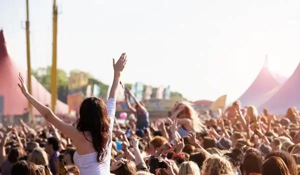 festival crowd
