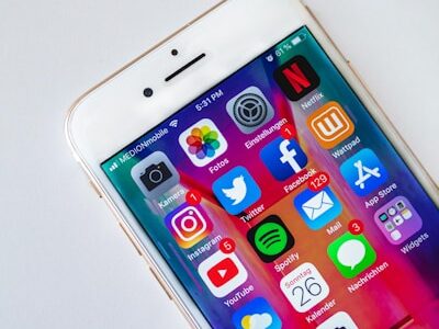 photo-1535303311164-664fc9ec6532